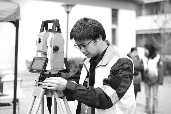 2025年“湖北工匠杯”技能大赛———全省轨道交通行业职业技能竞赛在校顺利举行