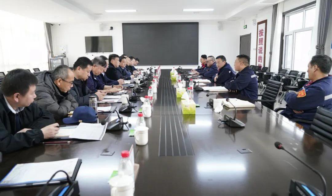 国家铁路局济南局、北京局及山东港口青岛港领导一行到司调研指导工作