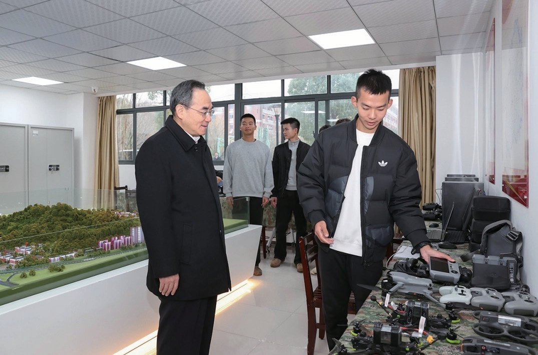 徐麟在我校讲授思想政治理论课时寄语青年牢记嘱托感恩奋进在中国式现代化进程中展现青春...