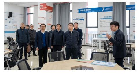 省委教育工委书记、教育厅党组书记、厅长陈冠松来校调研