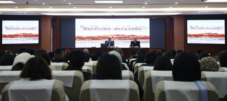 李刚在我校讲授思政课